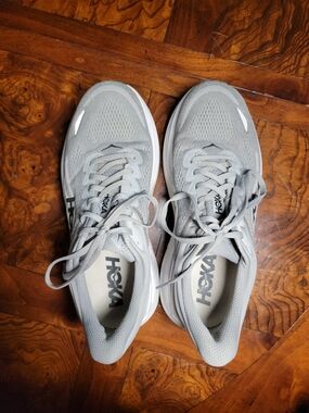 Hoka M Bondi 9.5 Men/11 Women 2E Wide Sneakers
